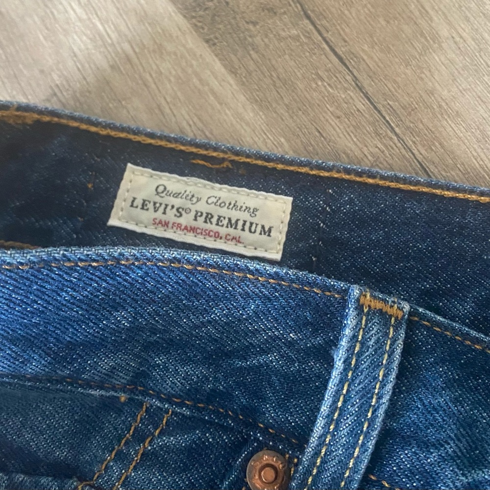 NWT Levi’s Premium 501 Shorts -Mid Rise - Picture 4 of 4